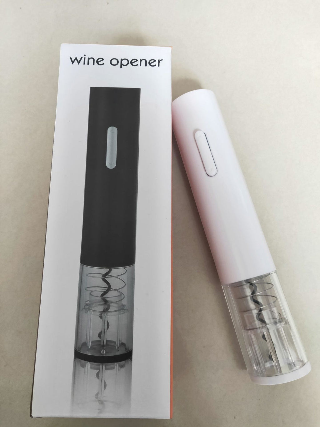 Abrebotellas eléctrico Nova Home de color blanco con sacacorchos visible y caja de embalaje a juego