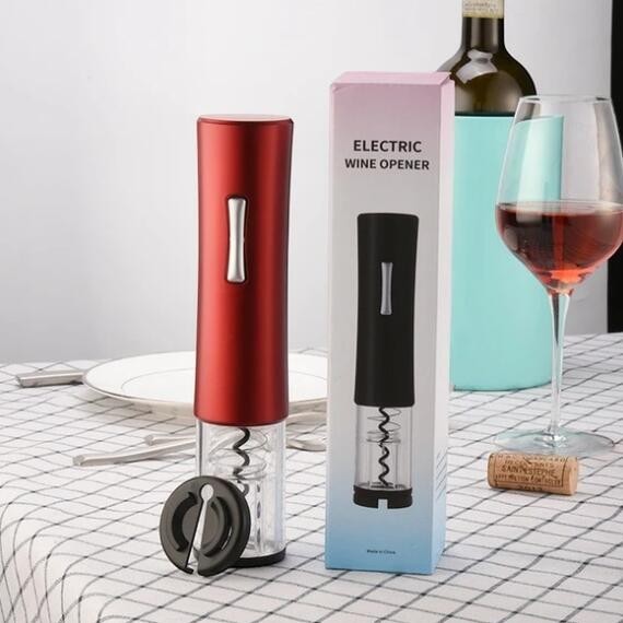 Abrebotellas eléctrico Nova Home de color rojo con cortador de papel de aluminio y caja de embalaje sobre una mesa